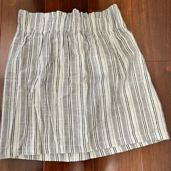 Striped Skirt: Black and White - Picture 3 of 3